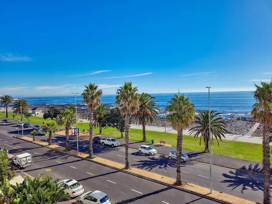 Contemporary Two Bedroom House In Greenpoint Cape Town 0*,  South Africa