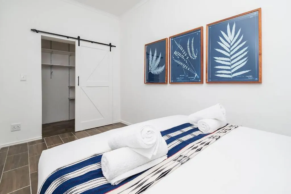 Contemporary Two Bedroom House In Greenpoint Cape Town 0*,