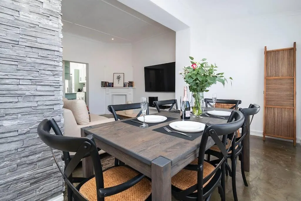 Apartment Contemporary Two Bedroom House In Greenpoint Cape Town