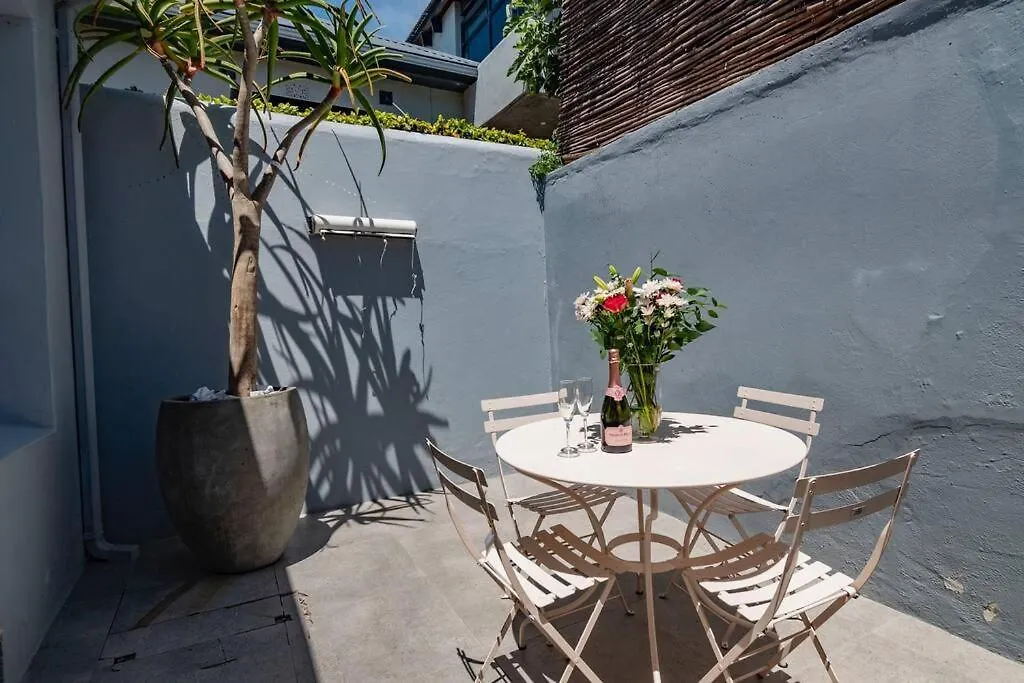 Contemporary Two Bedroom House In Greenpoint Cape Town Apartment