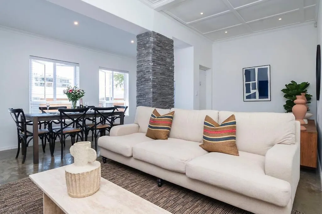 Contemporary Two Bedroom House In Greenpoint Cape Town