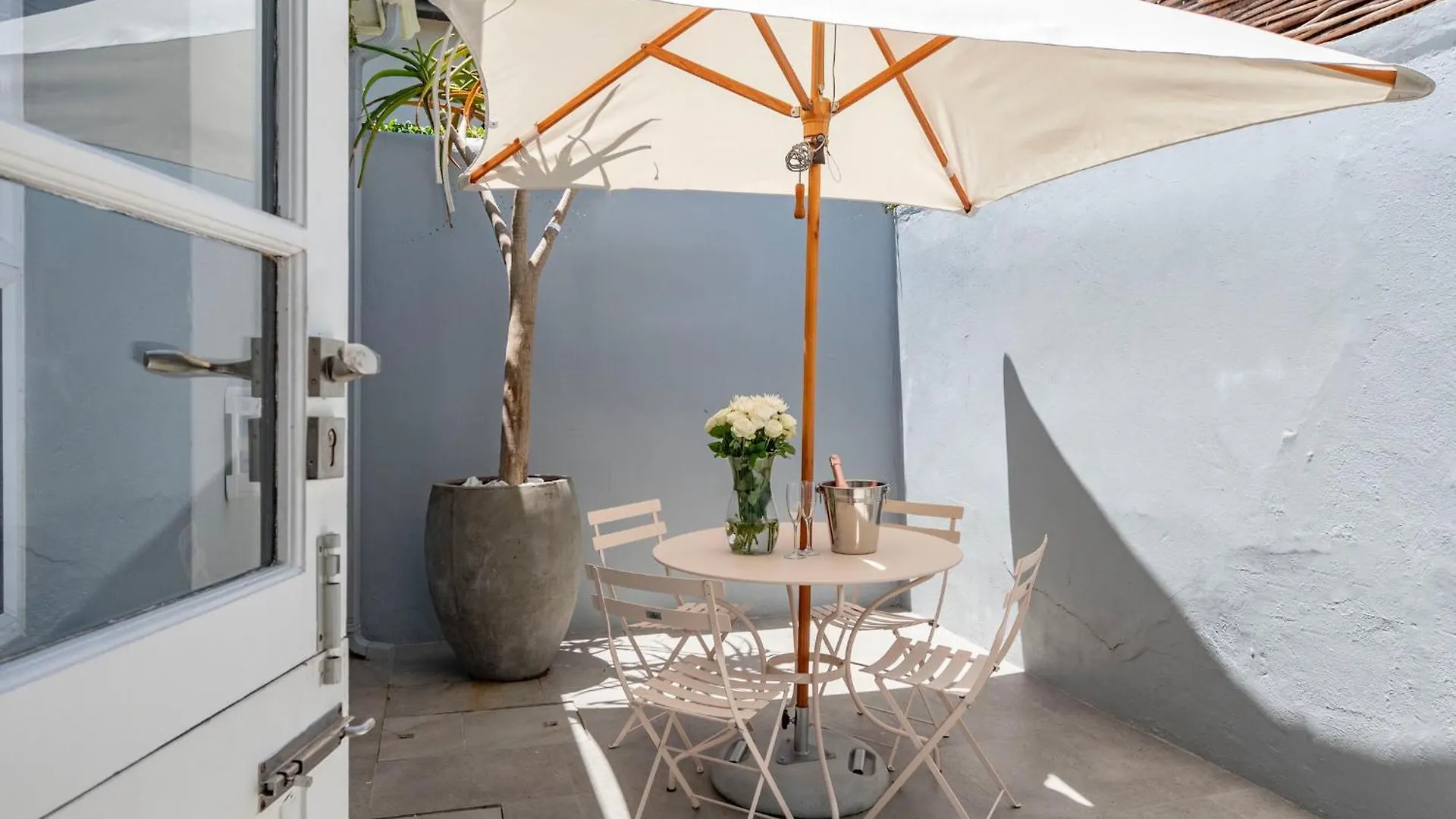 Apartment Contemporary Two Bedroom House In Greenpoint Cape Town
