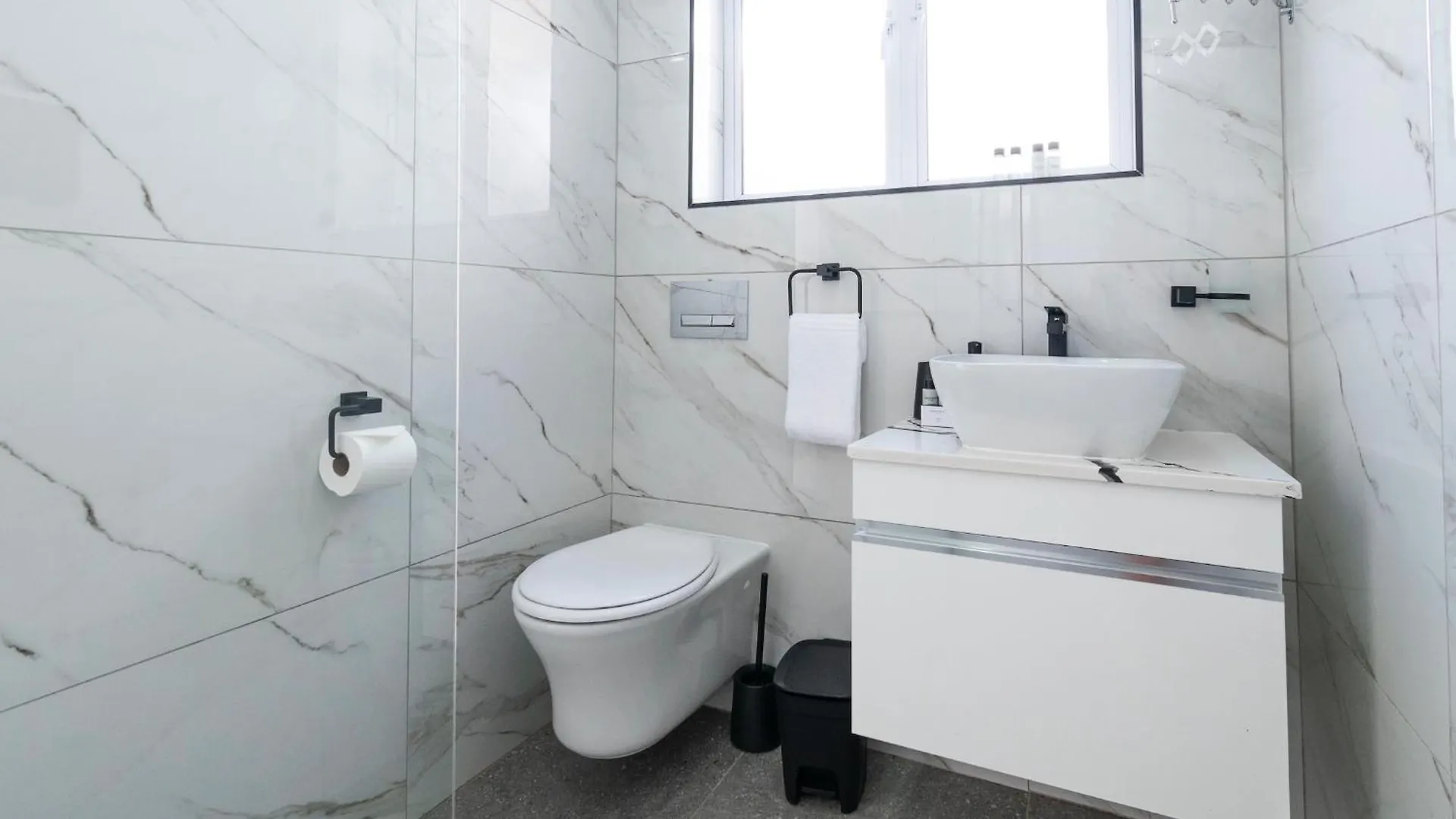 Contemporary Two Bedroom House In Greenpoint Cape Town 0*,  South Africa