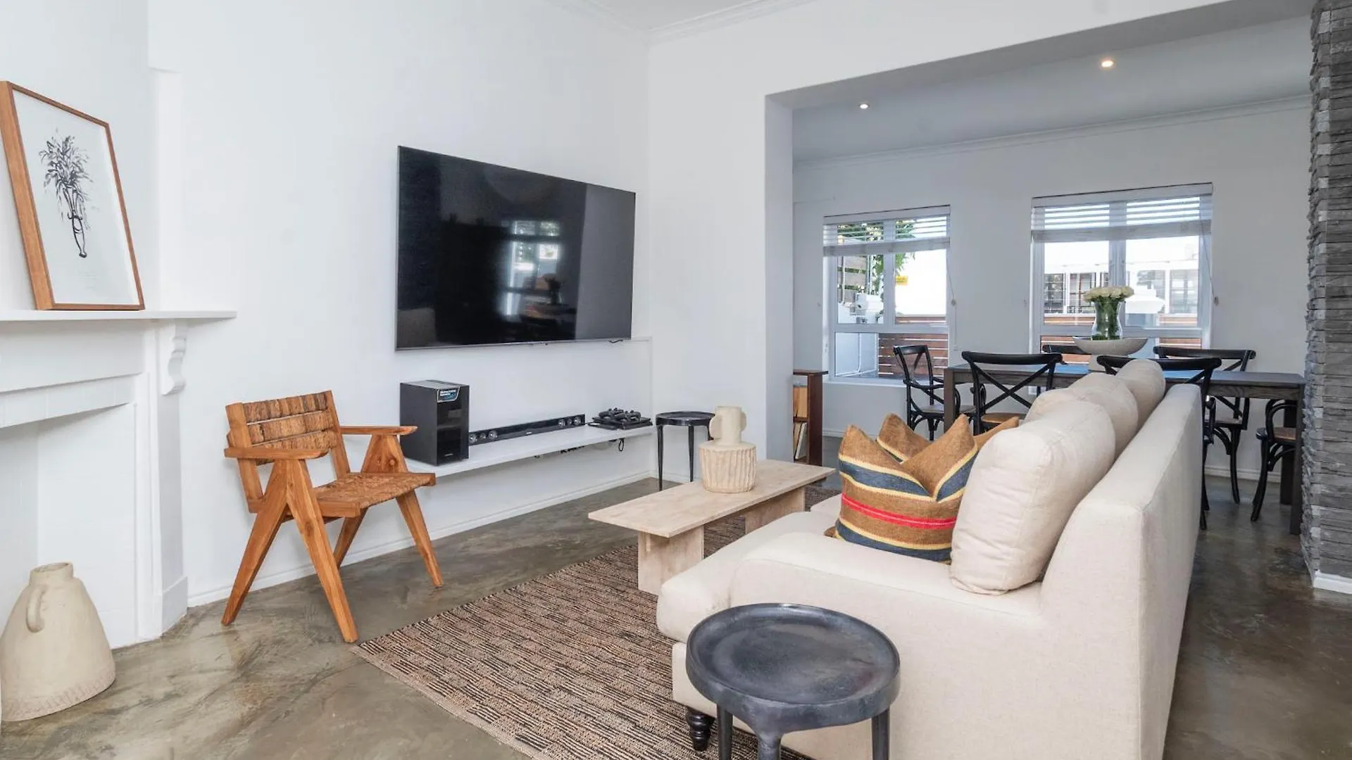 Contemporary Two Bedroom House In Greenpoint Cape Town 0*,  South Africa