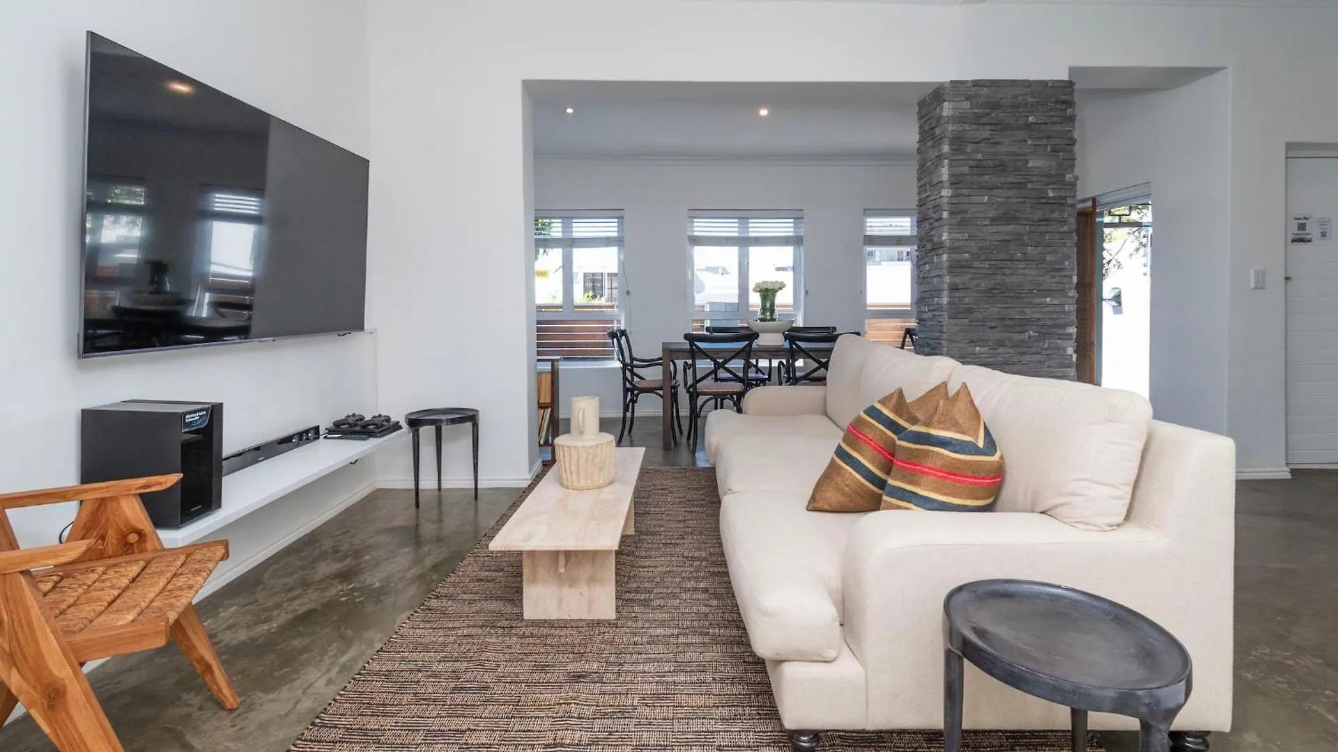 Contemporary Two Bedroom House In Greenpoint Cape Town Apartment